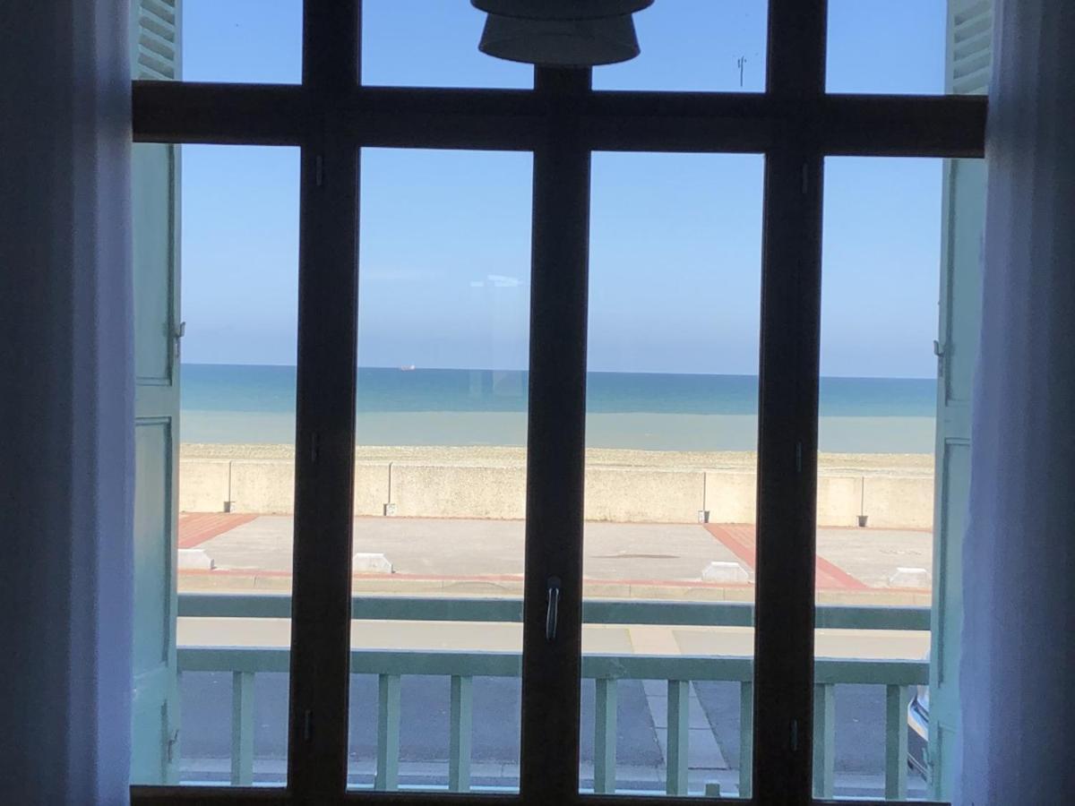 Villa Les Fleurs Appartement En Front De Mer แม-เล-แบ็ง ภายนอก รูปภาพ