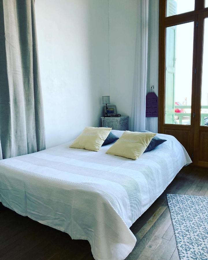 Villa Les Fleurs Appartement En Front De Mer แม-เล-แบ็ง ภายนอก รูปภาพ